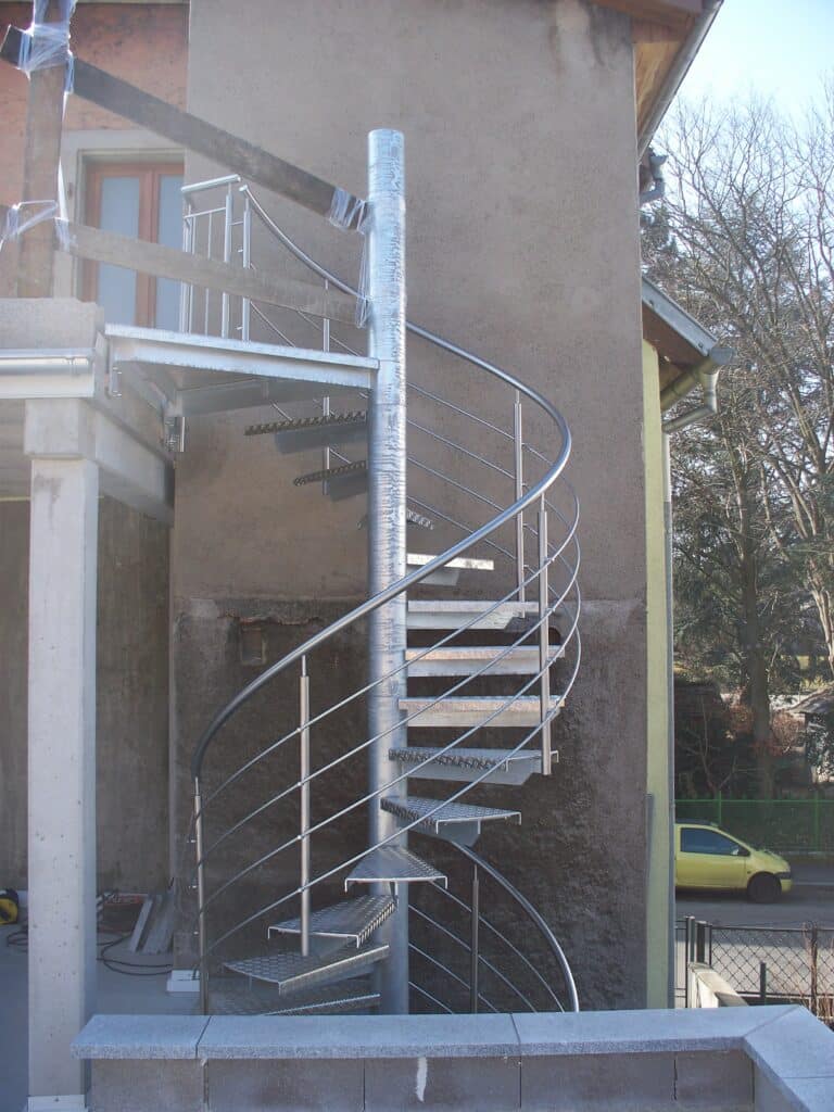 100 0821 - Les escaliers extérieurs